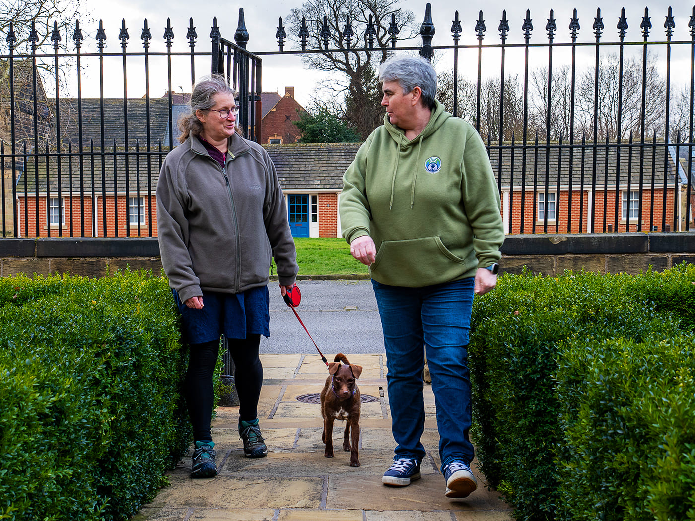 1:1 Sniffly Starter Session with Ruth Ruth from Sniffly Dogs walking with a client and their dog during a 1:1 Sniffly Starter session
